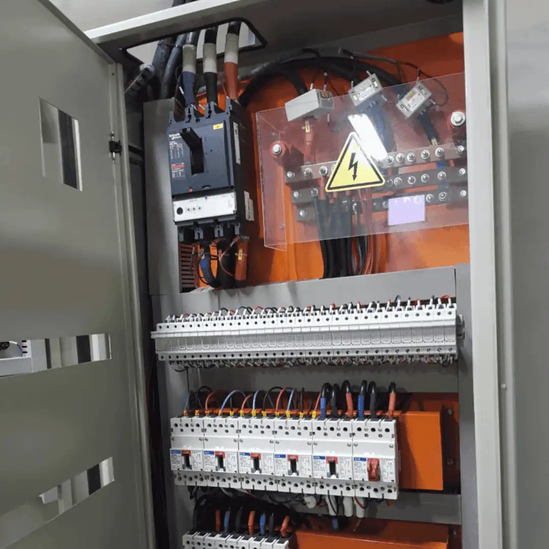 fotografia de un tablero eléctrico de un edificio