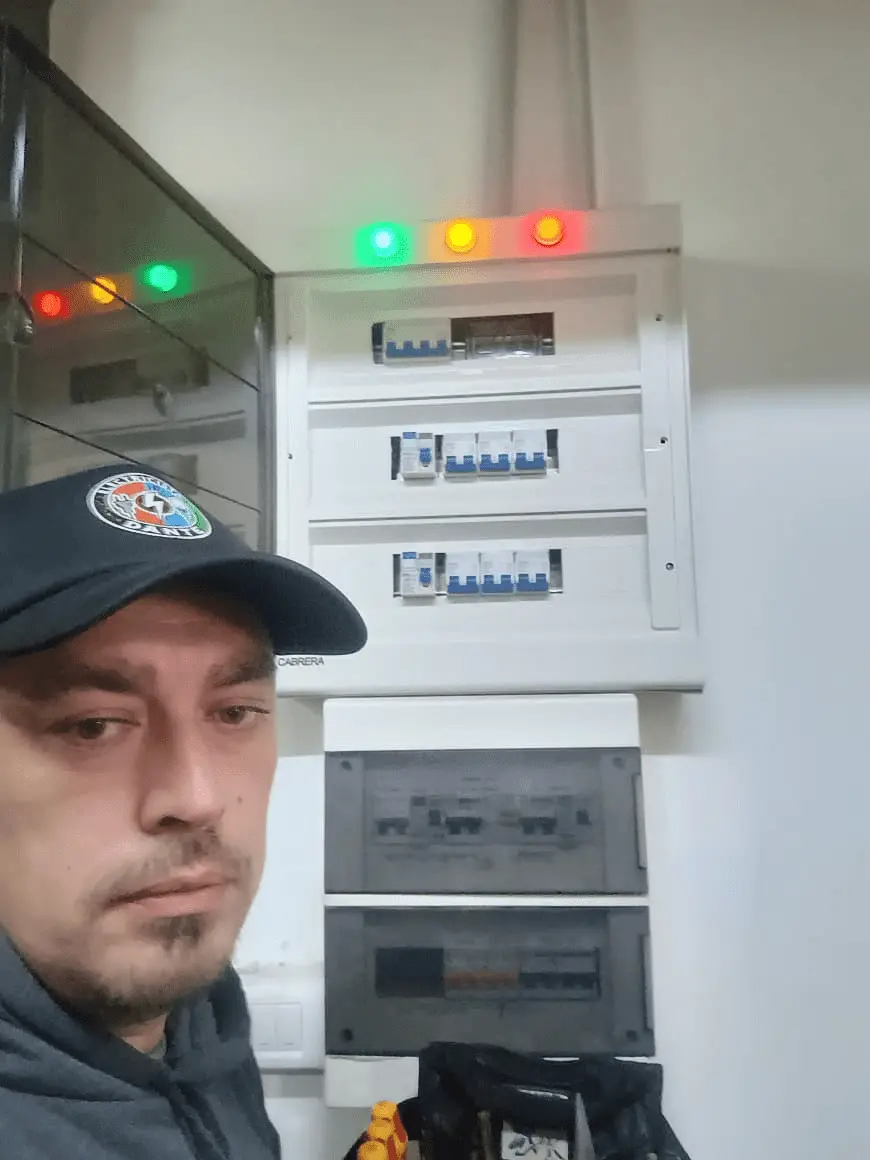 imagen fotografica que representa a un electricista de confianza en Quilmes oeste